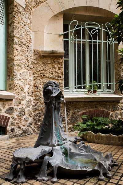 Fountain, Courtyard of the Castel Beranger, 1897-98 by Hector Guimard